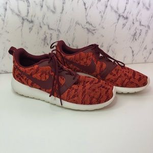 Nike Red/Orange Clean Roshes Like new, Super comfy
